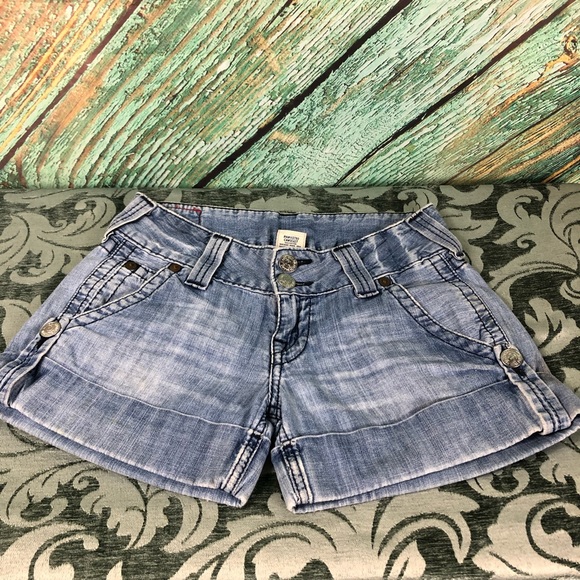 A2 - True Religion| Sammy Shorts - 27 - Picture 1 of 9